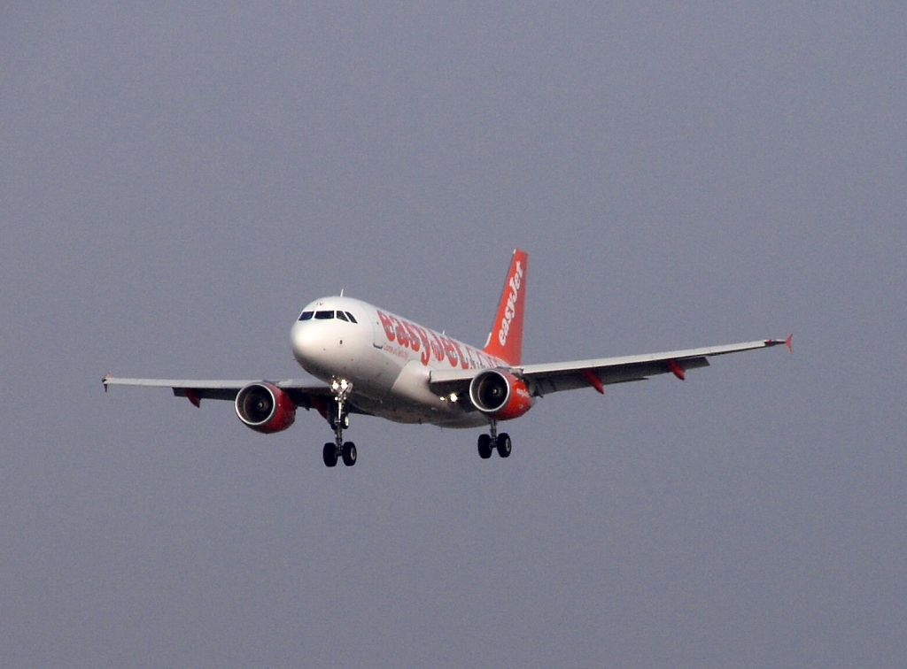Easy Jet.-A319-111.jpg