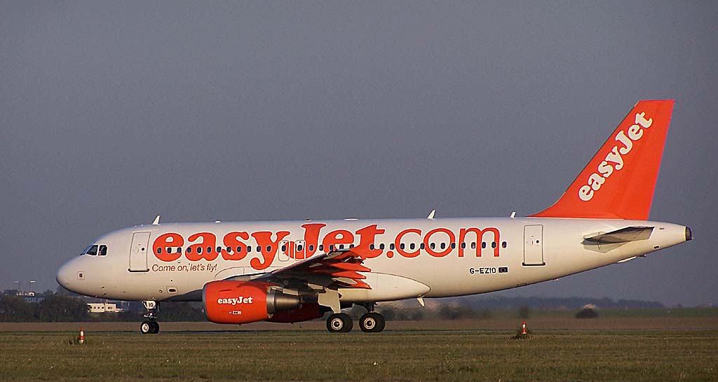 EasyJet - Airbus A 319.jpg