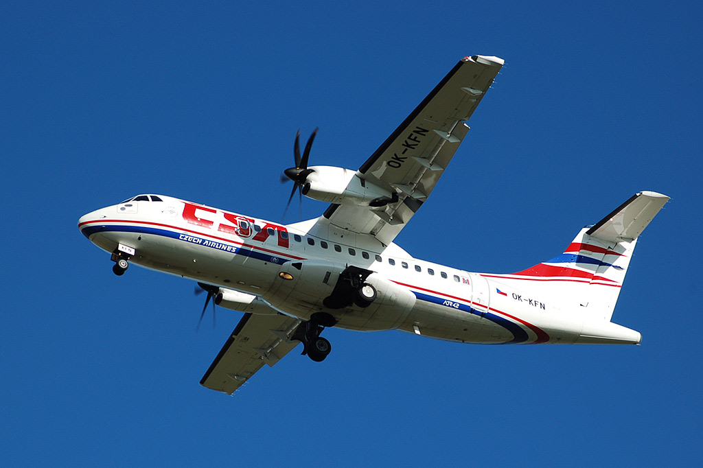 ČSA - ATR-42.jpg
